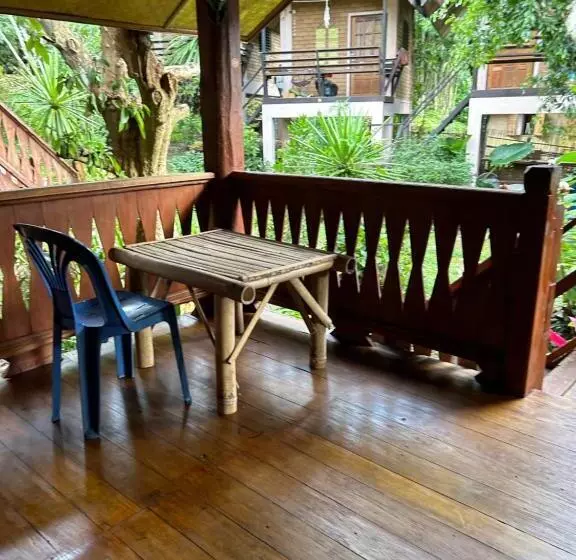 پانسیون Baan Wisarut Guesthouse