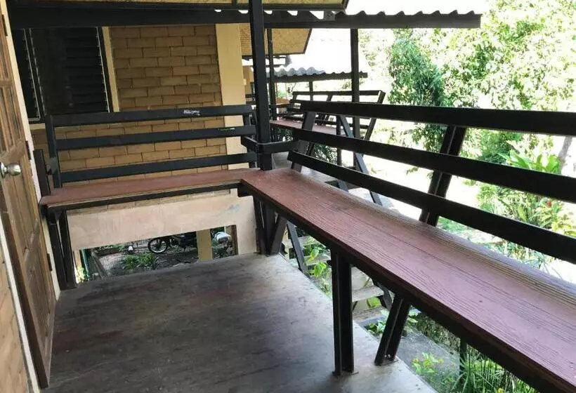 پانسیون Baan Wisarut Guesthouse