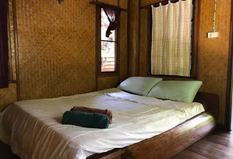 پانسیون Baan Wisarut Guesthouse