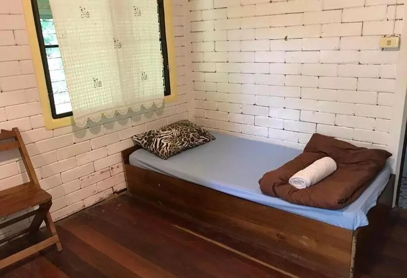 پانسیون Baan Wisarut Guesthouse