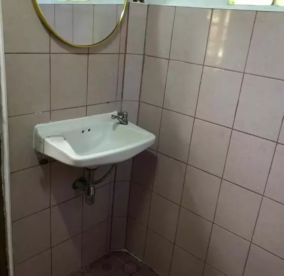 پانسیون Baan Wisarut Guesthouse