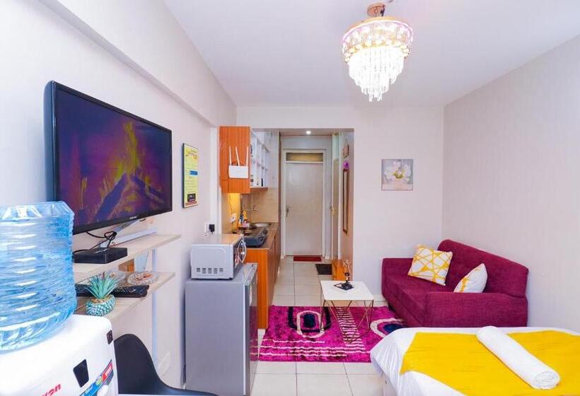 پانسیون Hennessywhitehouse