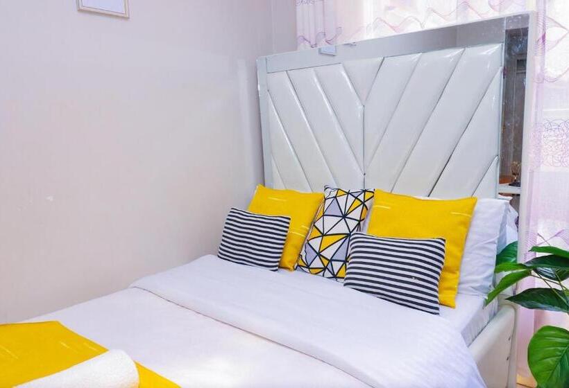 پانسیون Hennessywhitehouse