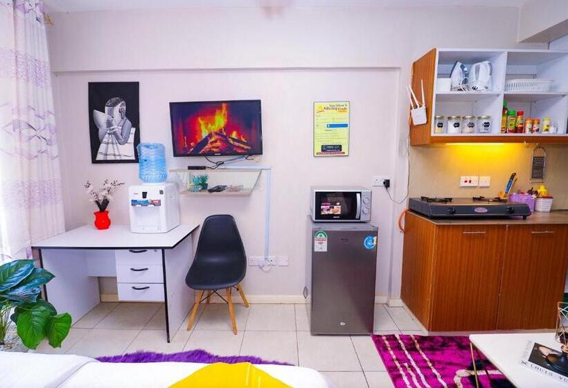 پانسیون Hennessywhitehouse