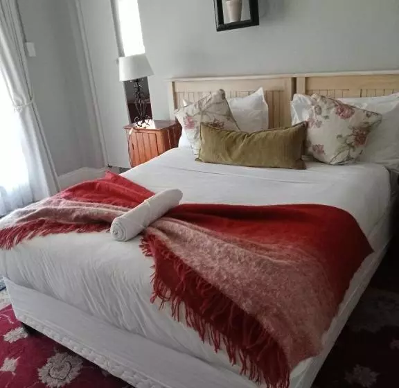 ペンション Kardinal Guest House