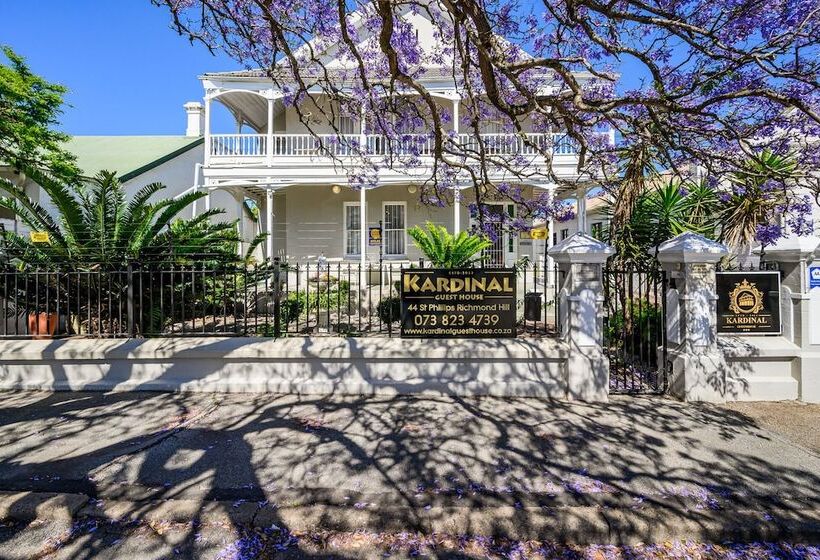 ペンション Kardinal Guest House