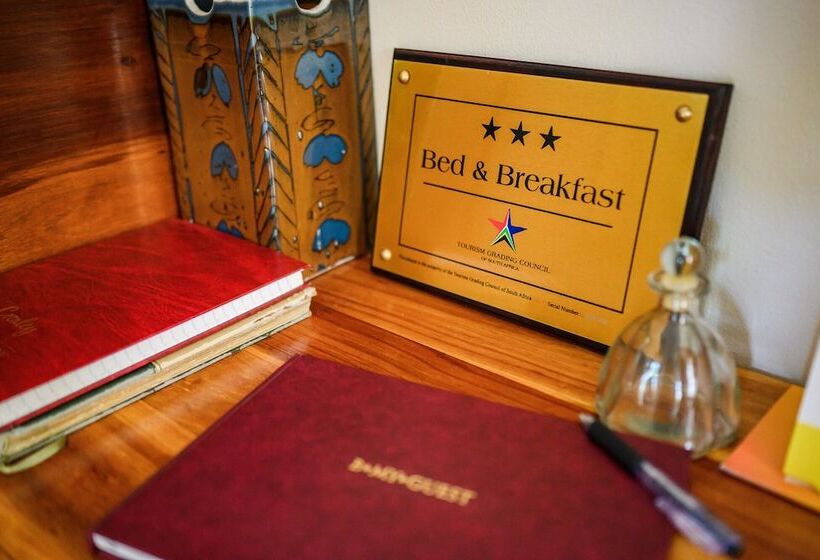 ペンション Kardinal Guest House