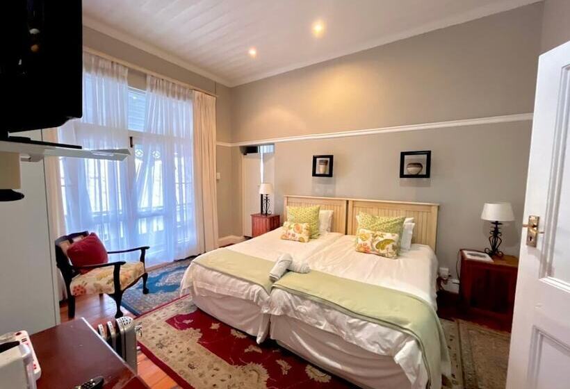 ペンション Kardinal Guest House