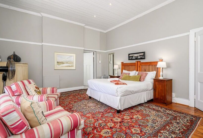 ペンション Kardinal Guest House