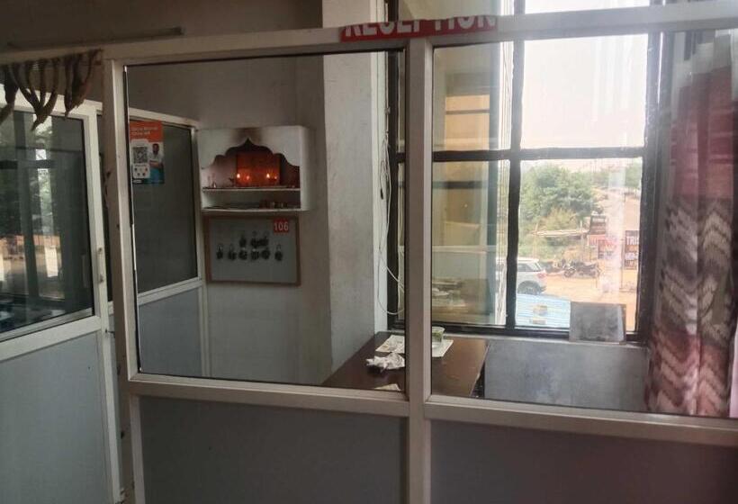 פנסיון Oyo Homes Sri Mahalaxmi Lodge