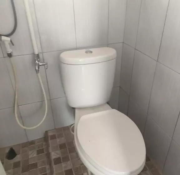 Retkeilymaja Kutnalek Surf Camp Siberut Mentawai Surfing Barrels