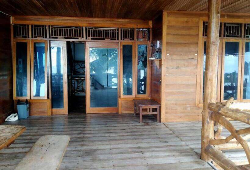 הוסטל Kutnalek Surf Camp Siberut Mentawai Surfing Barrels