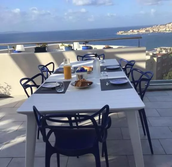 ベッドアンドブレックファースト Suite Avec 2 Chambres D Hôtes Pour 1 à 4 Personnes Avec Terrasse, Vue Mer, Parking Privé, Proche Por