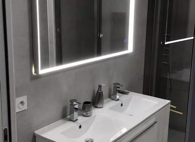 ベッドアンドブレックファースト Suite Avec 2 Chambres D Hôtes Pour 1 à 4 Personnes Avec Terrasse, Vue Mer, Parking Privé, Proche Por