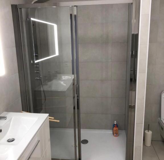 Bed and Breakfast Suite Avec 2 Chambres D Hôtes Pour 1 à 4 Personnes Avec Terrasse, Vue Mer, Parking Privé, Proche Por