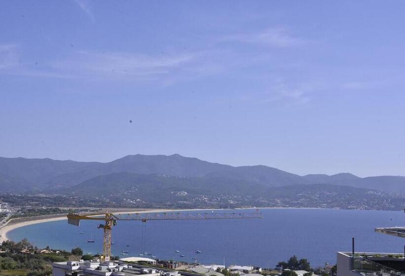 Bed and Breakfast Suite Avec 2 Chambres D Hôtes Pour 1 à 4 Personnes Avec Terrasse, Vue Mer, Parking Privé, Proche Por