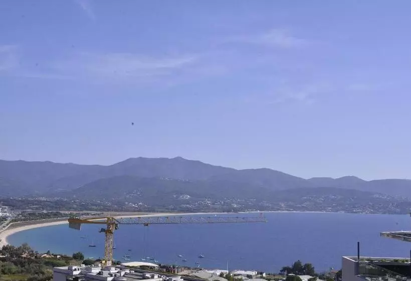 ベッドアンドブレックファースト Suite Avec 2 Chambres D Hôtes Pour 1 à 4 Personnes Avec Terrasse, Vue Mer, Parking Privé, Proche Por