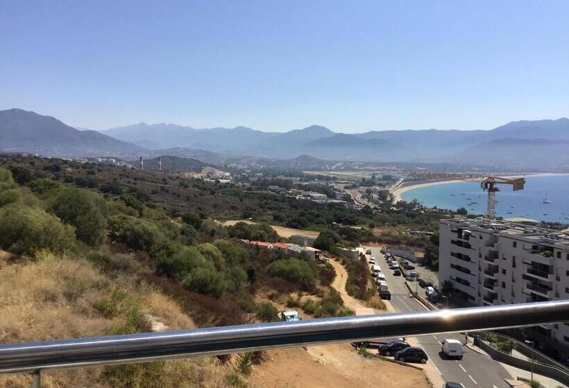 Bed and Breakfast Suite Avec 2 Chambres D Hôtes Pour 1 à 4 Personnes Avec Terrasse, Vue Mer, Parking Privé, Proche Por