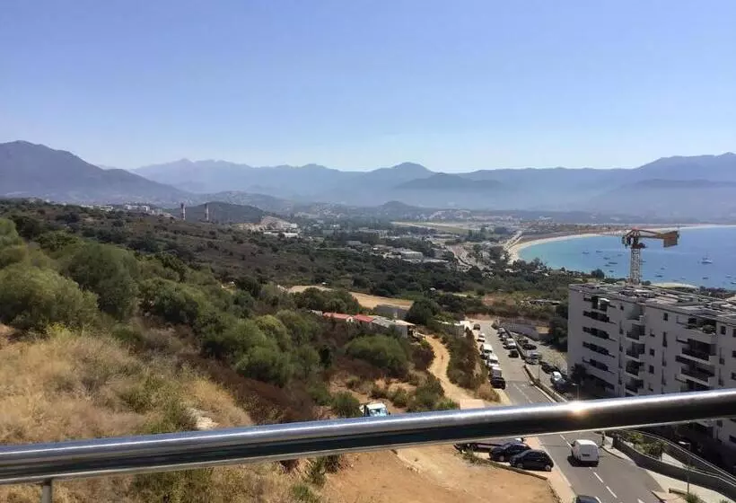 ベッドアンドブレックファースト Suite Avec 2 Chambres D Hôtes Pour 1 à 4 Personnes Avec Terrasse, Vue Mer, Parking Privé, Proche Por