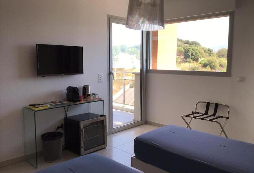 Bed and Breakfast Suite Avec 2 Chambres D Hôtes Pour 1 à 4 Personnes Avec Terrasse, Vue Mer, Parking Privé, Proche Por
