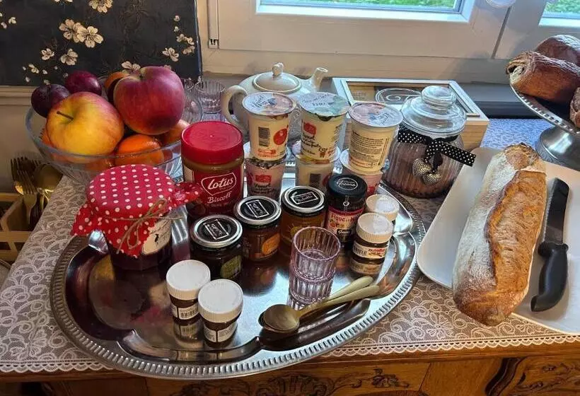 Aamiaismajoitus (B&B) Le Terrier, Chambre D Hôtes à Thème Alice Au Pays Des Merveilles