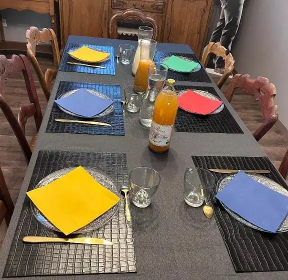 Aamiaismajoitus (B&B) Le Terrier, Chambre D Hôtes à Thème Alice Au Pays Des Merveilles