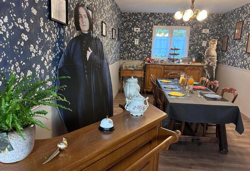 Bed and Breakfast Le Terrier, Chambre D Hôtes à Thème Alice Au Pays Des Merveilles