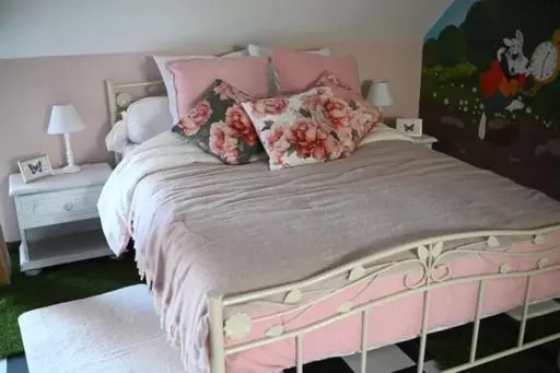 Aamiaismajoitus (B&B) Le Terrier, Chambre D Hôtes à Thème Alice Au Pays Des Merveilles