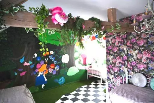 Aamiaismajoitus (B&B) Le Terrier, Chambre D Hôtes à Thème Alice Au Pays Des Merveilles