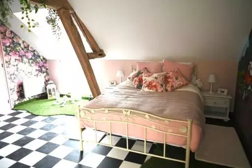 Aamiaismajoitus (B&B) Le Terrier, Chambre D Hôtes à Thème Alice Au Pays Des Merveilles