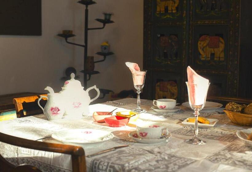 تختخواب و صبحانه Merli S Nest