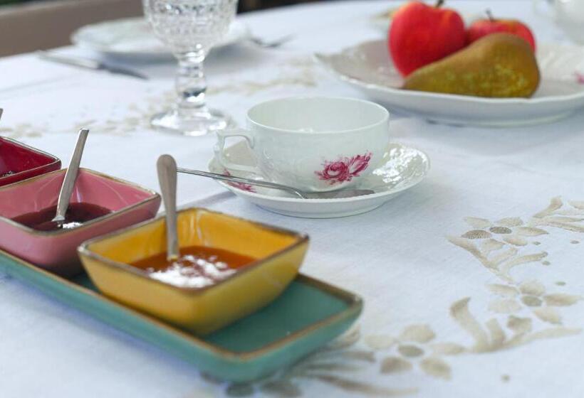 تختخواب و صبحانه Merli S Nest