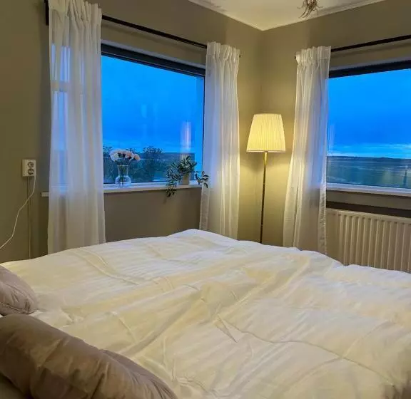 تختخواب و صبحانه Selið Farm Stay   Guesthouse