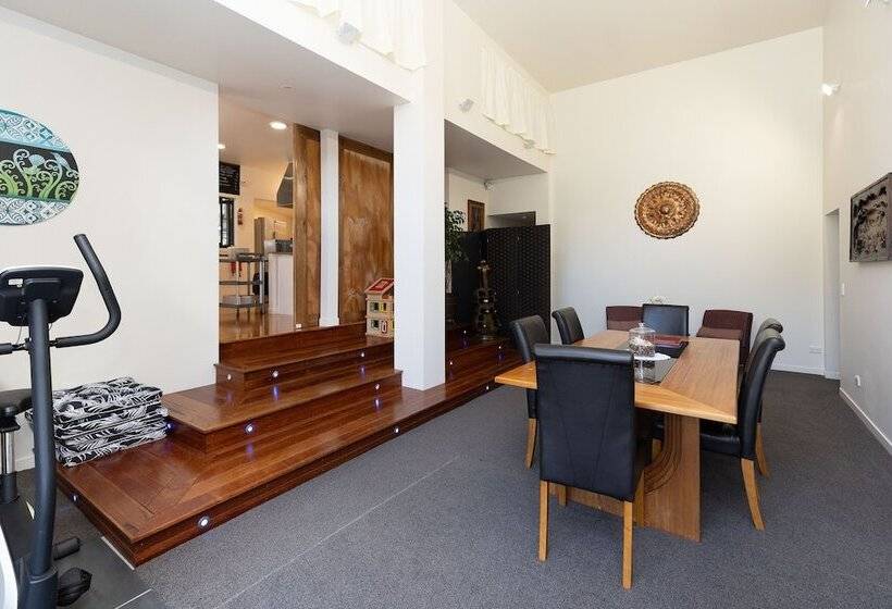 민박 Tui Lodge Oakura