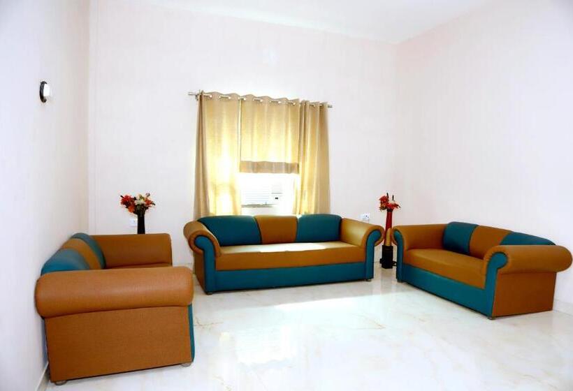 בית מלון כפרי Club Riviera