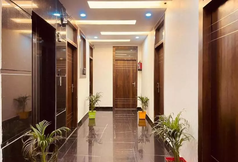 ホテル The White House Haridwar