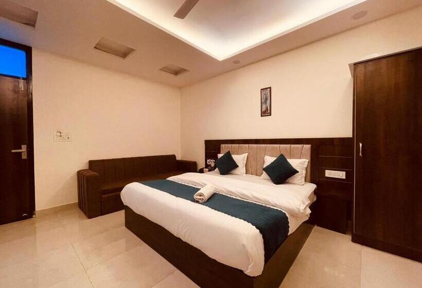 ホテル The White House Haridwar