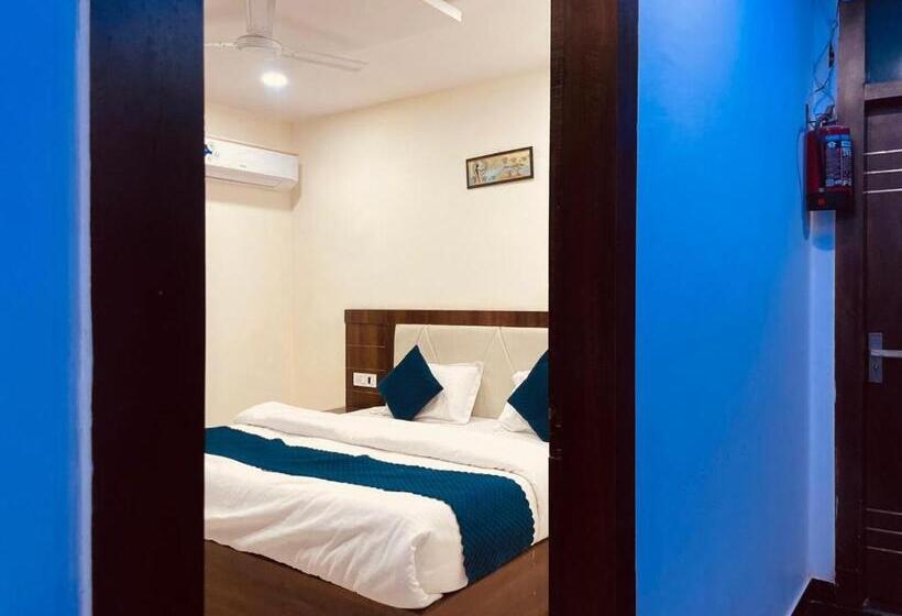 ホテル The White House Haridwar