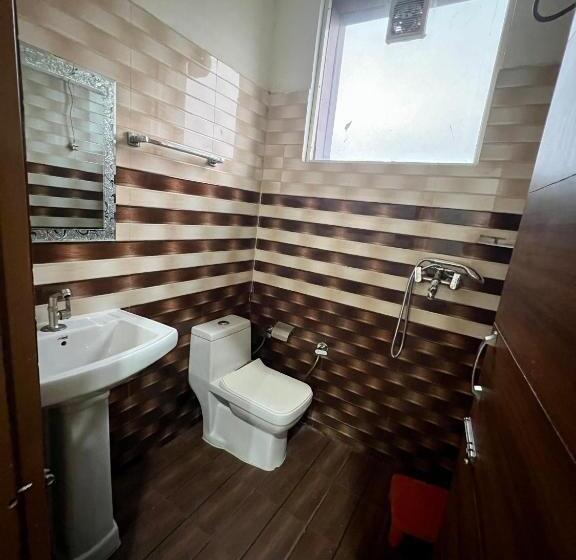 Hotelli The Crown , Top Rated & Most Awarded Property In Chandigarh, Zirakpur & Tricity