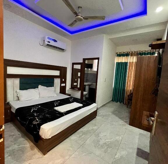 Hotelli The Crown , Top Rated & Most Awarded Property In Chandigarh, Zirakpur & Tricity