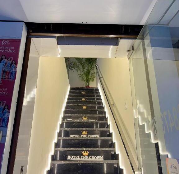 Hotelli The Crown , Top Rated & Most Awarded Property In Chandigarh, Zirakpur & Tricity
