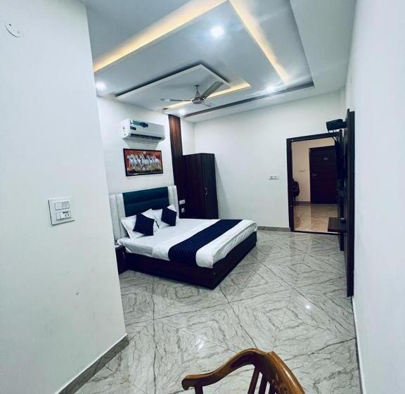 Hotelli The Crown , Top Rated & Most Awarded Property In Chandigarh, Zirakpur & Tricity