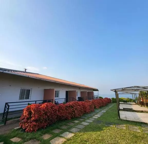 Hotelli Vayu Resort   Kas Pathar