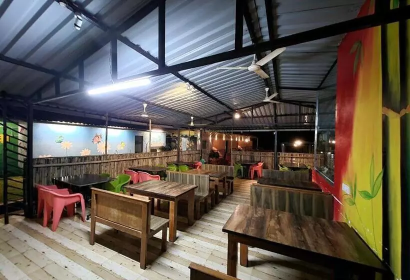 Hotelli Vayu Resort   Kas Pathar