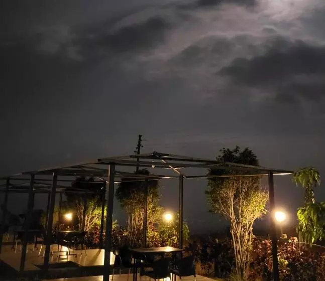 Hotelli Vayu Resort   Kas Pathar