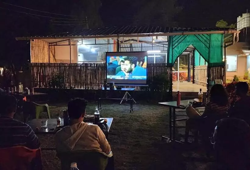 Hotelli Vayu Resort   Kas Pathar