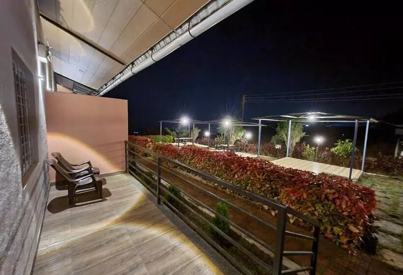 Hotelli Vayu Resort   Kas Pathar