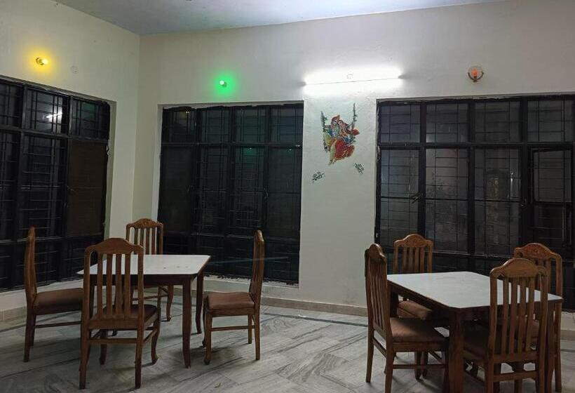 בית מלון כפרי Wild Retreat Yamkeshwar