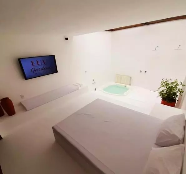 Luv Gardens Motel Adults Only