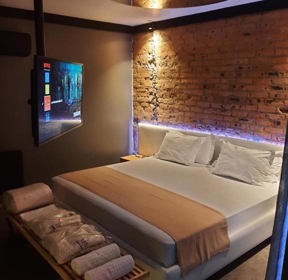 Luv Gardens Motel   Adults Only